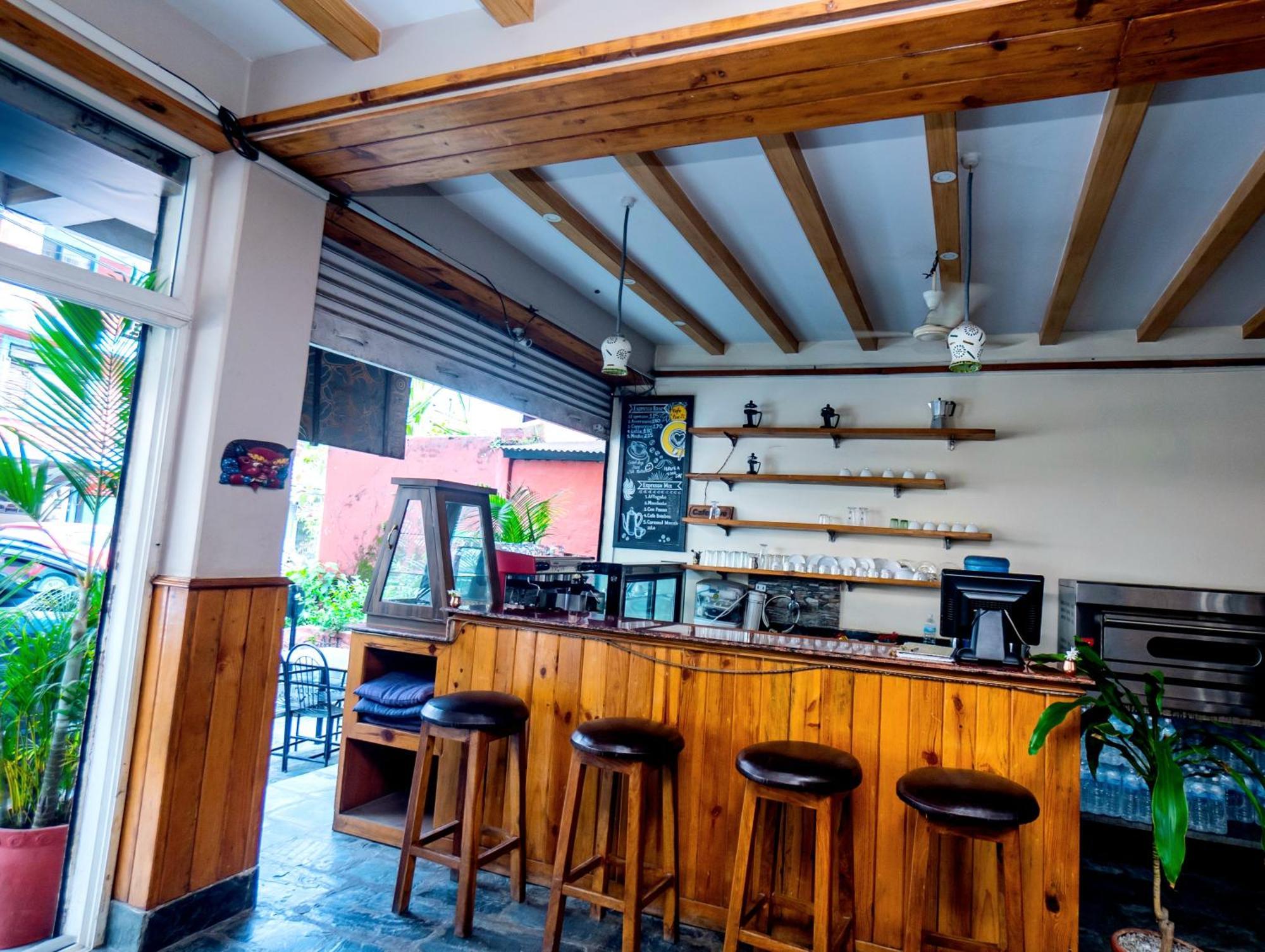 Hotel Kunja Pokhara Ngoại thất bức ảnh